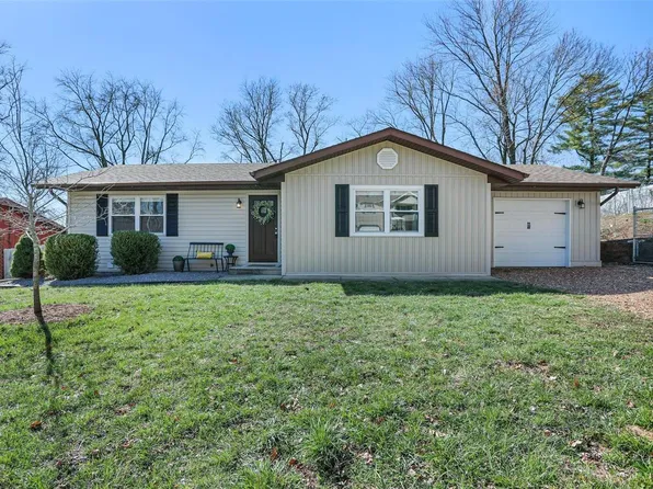 208 Glenlake Dr, Glen Carbon, IL 62034