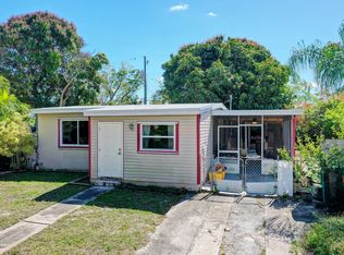 560 Oleander Rd, Lake Worth, FL 33462
