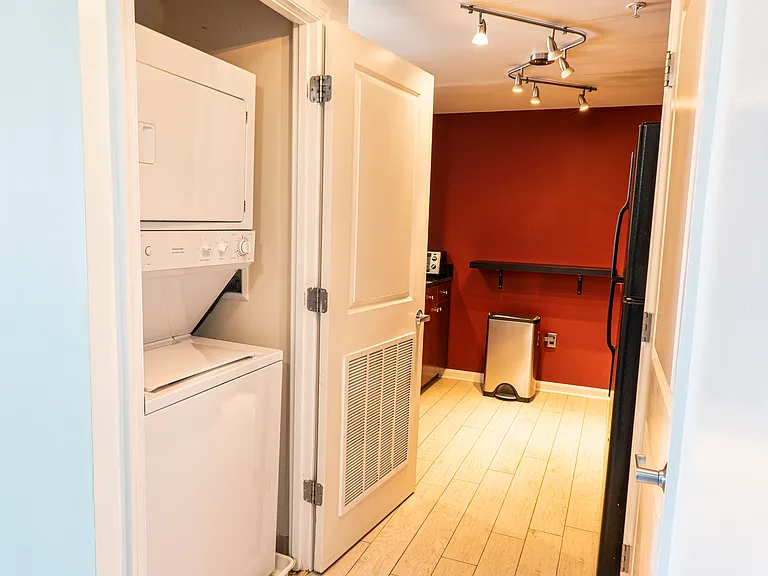 930 Wayne Ave #1307 — Photo 13