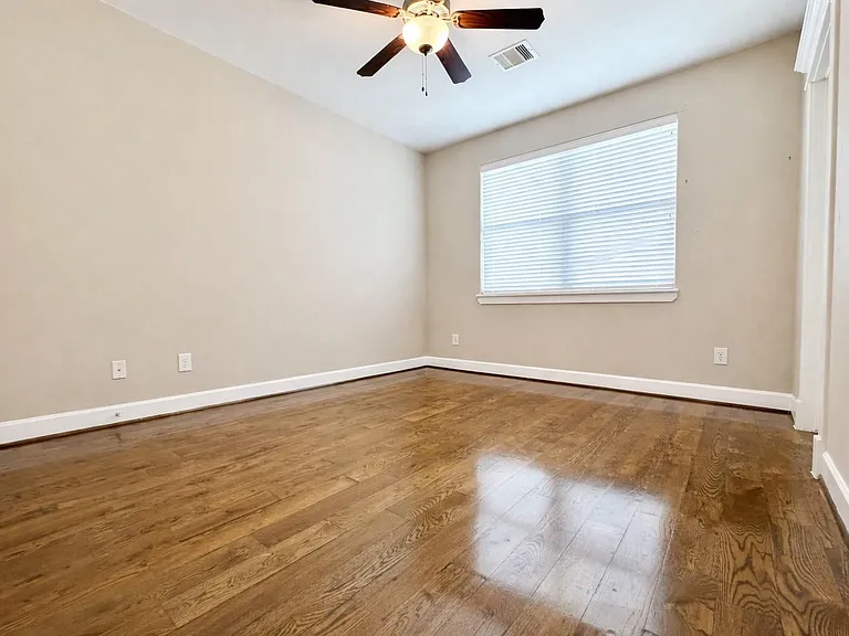 1206 W 14th St — Photo 38