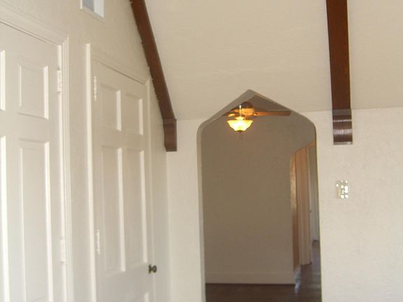 Entrance from living room to dining room