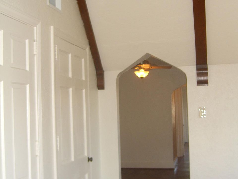 Entrance from living room to dining room