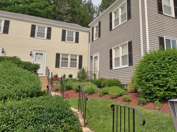 14 Tapping Reeve Village #14, Litchfield, CT 06759