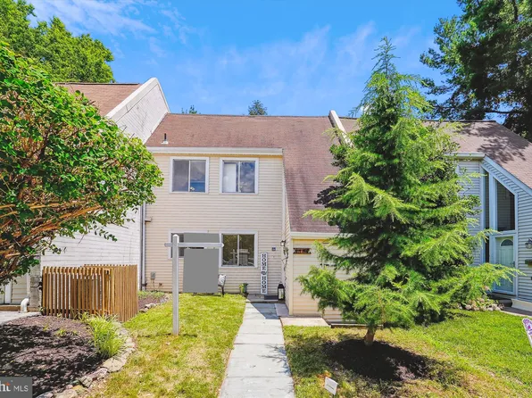 1584 Goldenrain Ct, Reston, VA 20190