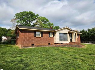300 Woodland Dr, Mauldin, SC 29662