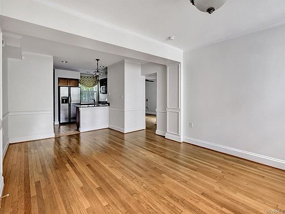 3rd image of 36 E Lock Ln Unit 1