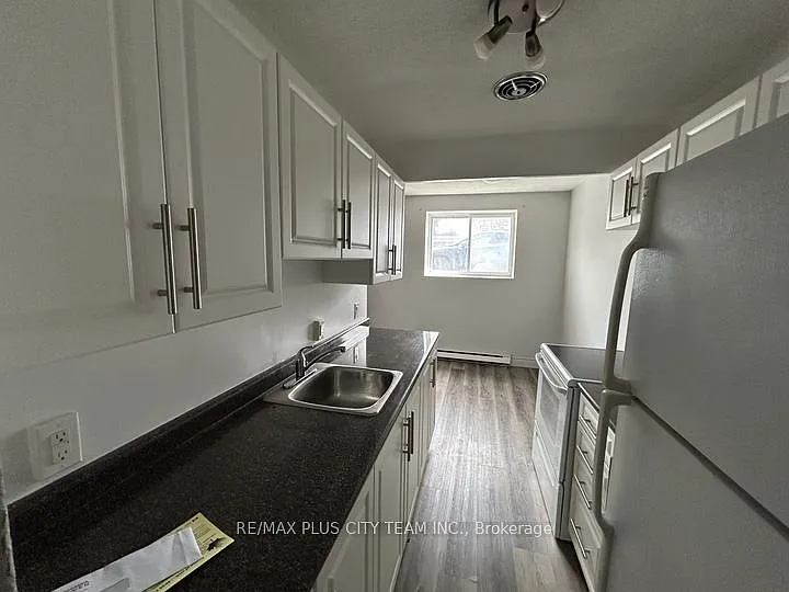 200 Park Rd N #101 — Photo 4