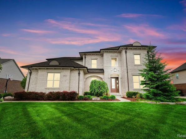 10611 Stoney Point Dr, South Lyon, MI 48178