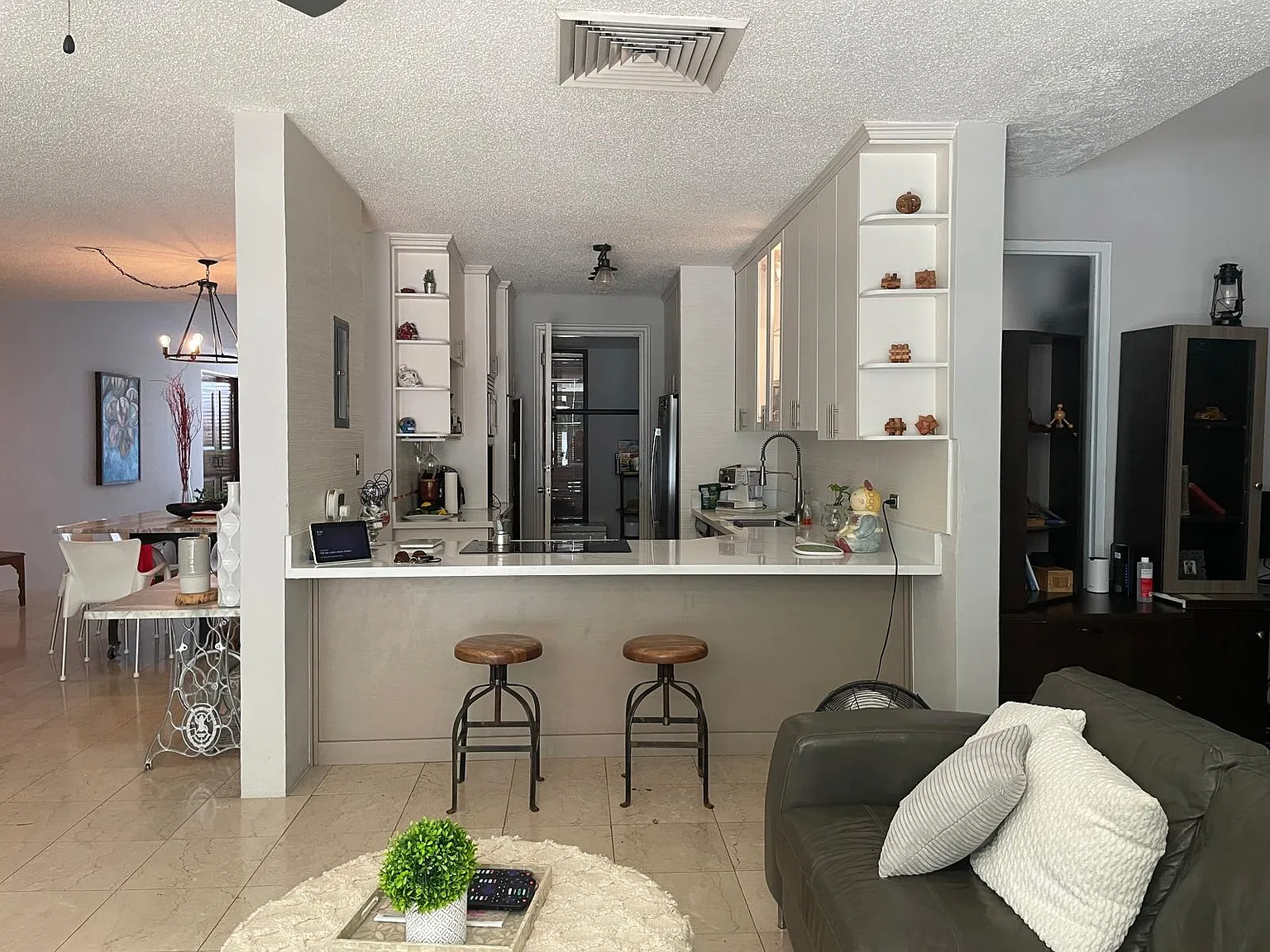4 bed, 3.5 bath, 3000 sqft, $4,400 — Photo 4