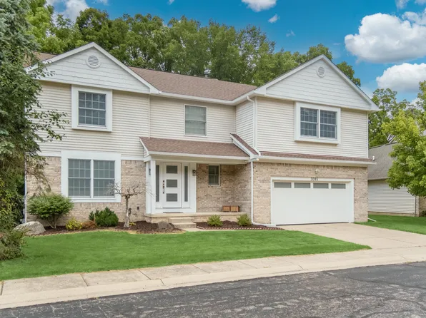 3085 N Foxridge Ct, Ann Arbor, MI 48105