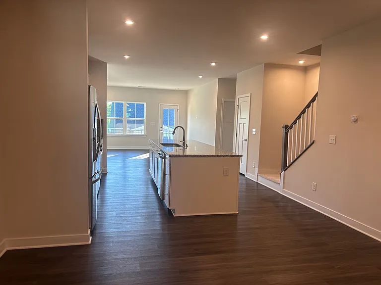 717 Hazel Way — Photo 3