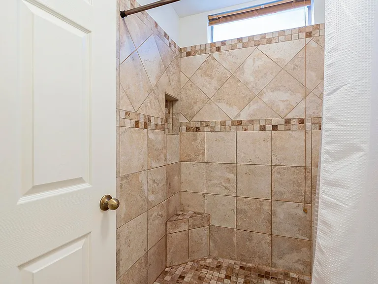 Custom tiled shower and built-in seat