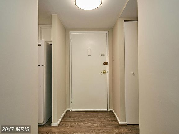 3rd image of 1300 Army Navy Dr APT 410