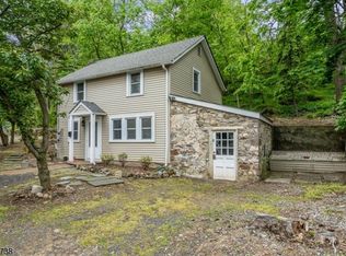 34 W Main St, Clinton, NJ 08809