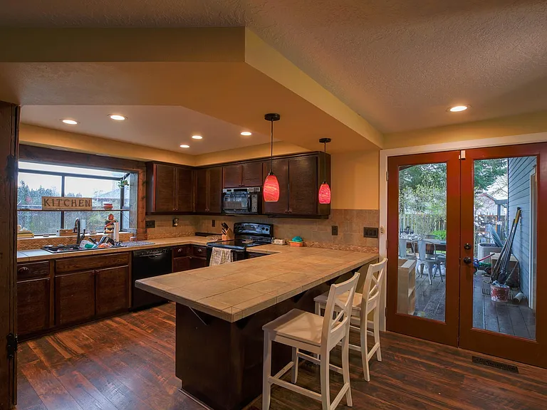 1555 SW Gilson Ct — Photo 15