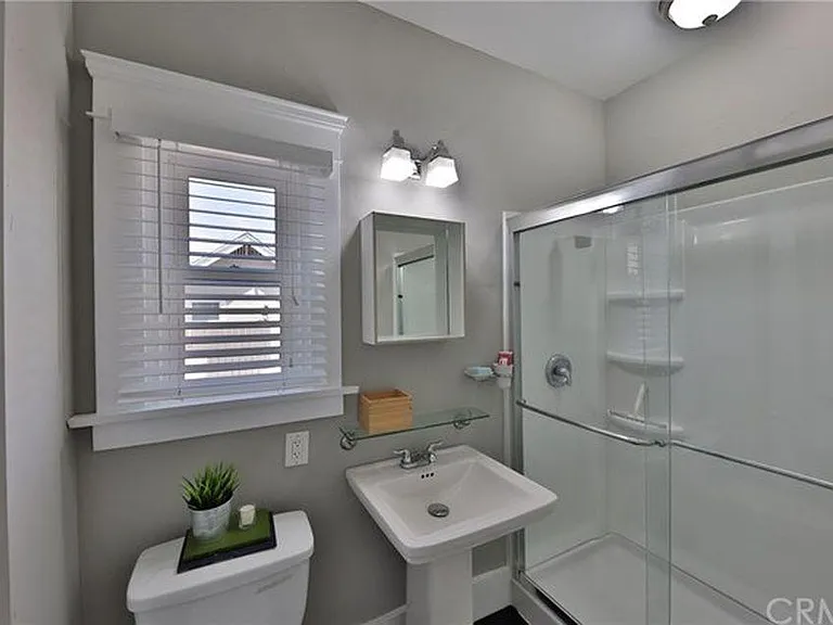449 Walnut Ave — Photo 11