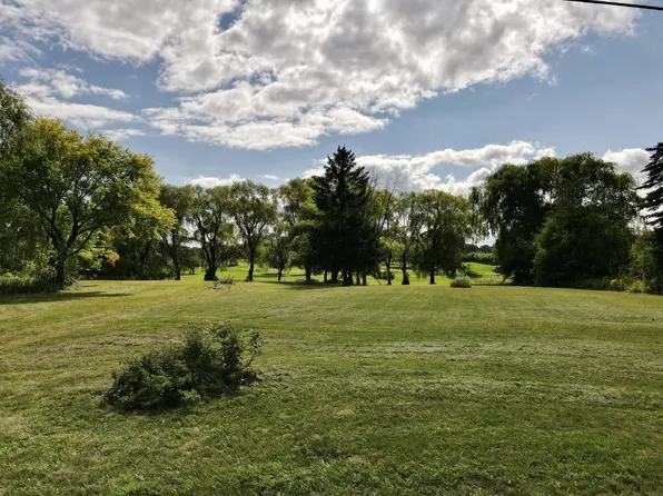 3319 West MEQUON ROAD, Mequon, WI 53092