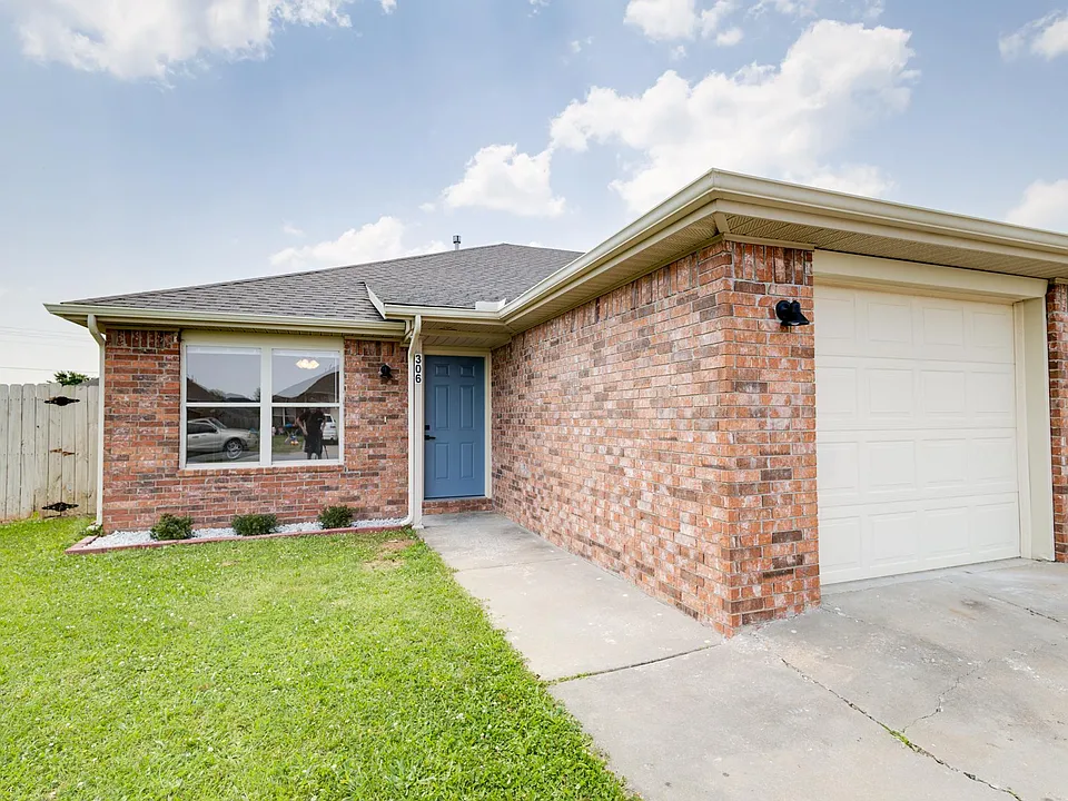 306 E Southern Trace Dr