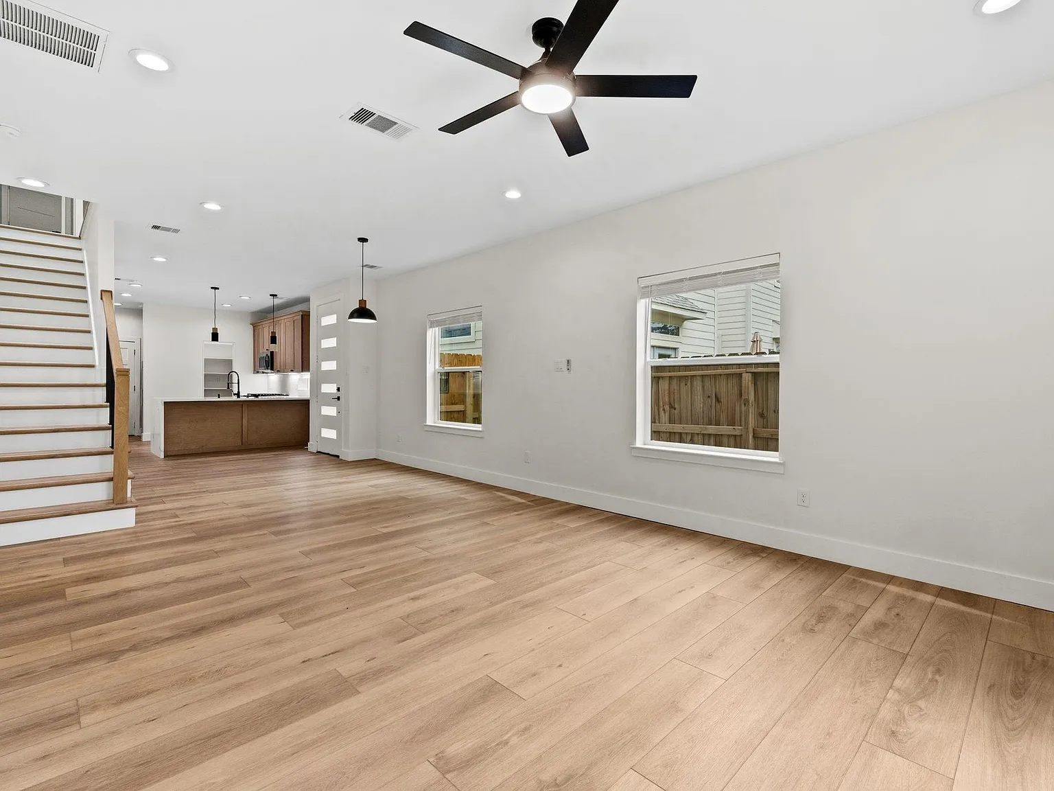 3 bed, 2.5 bath, 1665 sqft, $2,250 — Photo 4