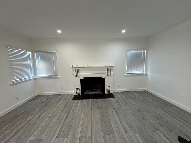 13831 Manor Dr — Photo 9