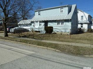 75 Commerical St, Freeport, NY 11520