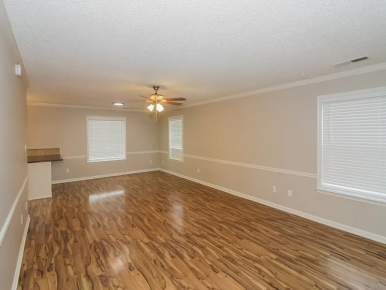 803 Carianne Cv — Photo 5