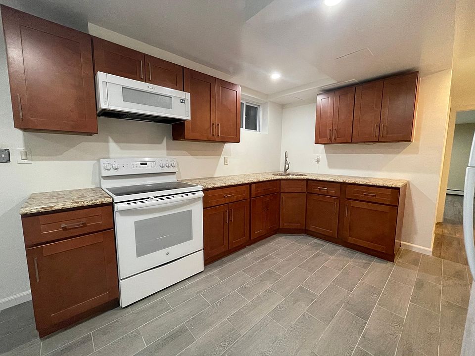 1st image of 7 Murray Dr