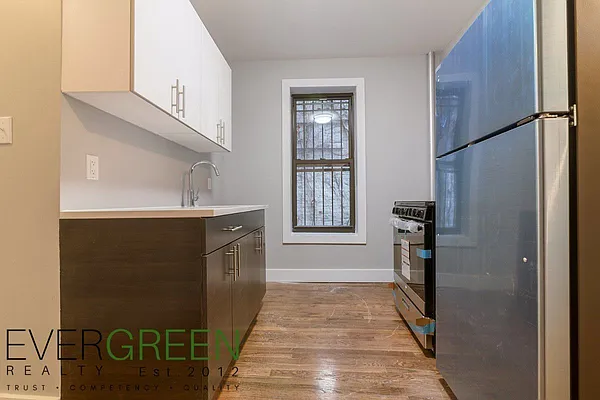 Rented by Evergreen Apartments BK | media 14