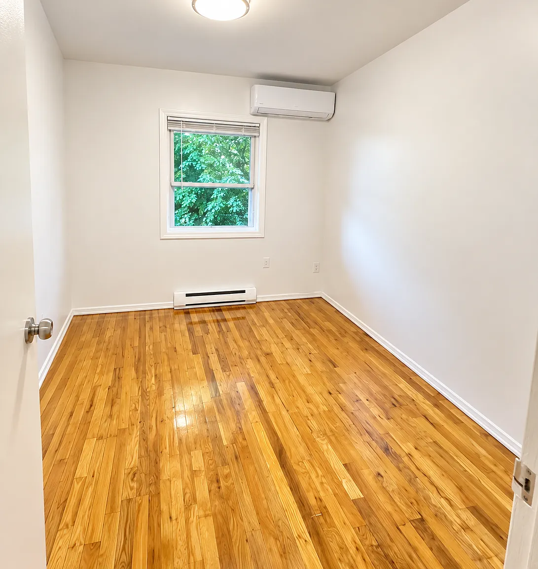 3 bed, 1200 sqft, $3,300 — Photo 3