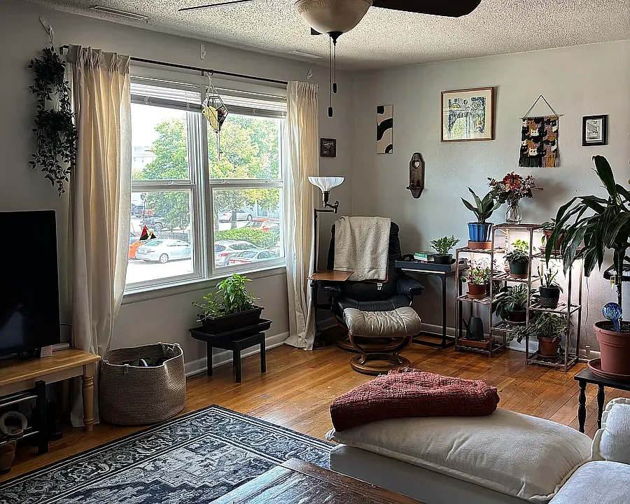 136 Campus Ave #4
