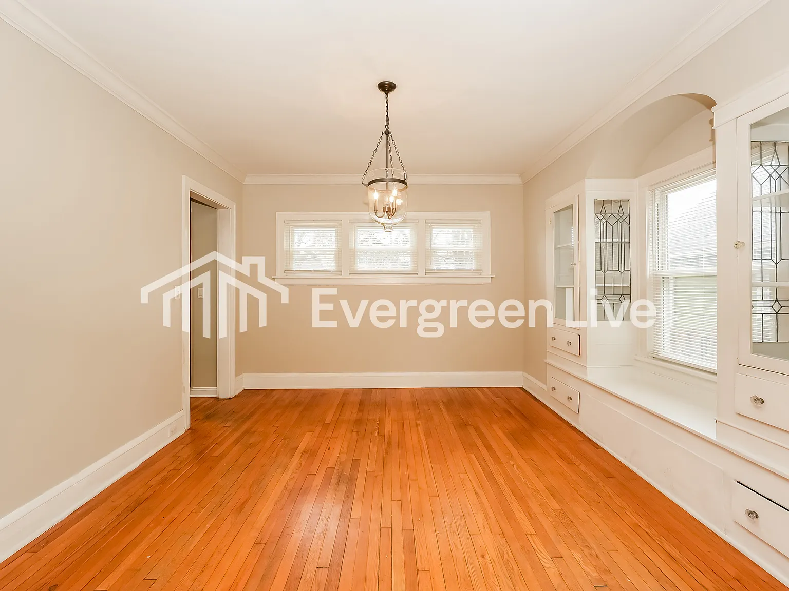 4 bed, 1.0 bath, 1522 sqft, $1,795 — Photo 4