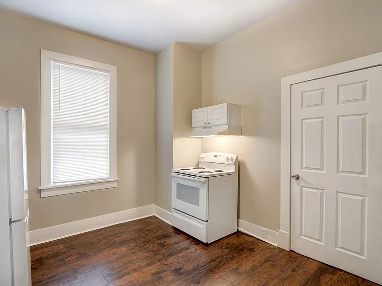 612 W Victory Dr — Photo 8