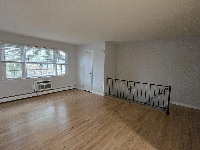LAWRENCEVILLE GARDEN APARTMENTS AND TOWNHOMES — Photo 14