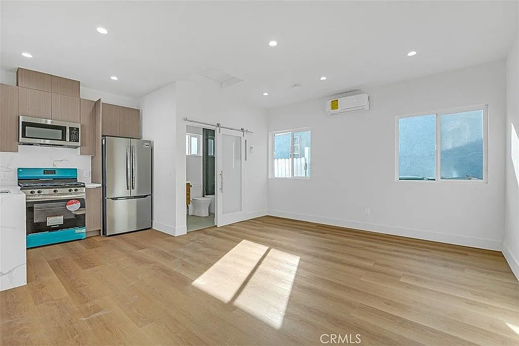 Studio, 450 sqft, $2,000 — Photo 4