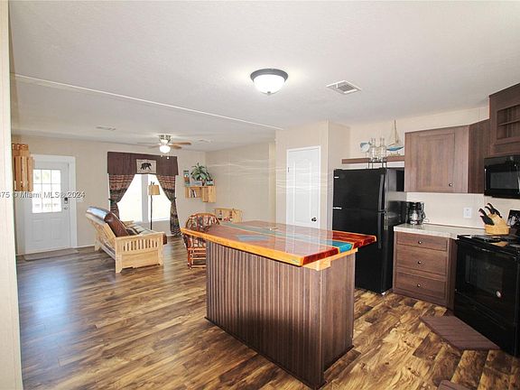 3rd image of 1102 E Miller Dr
