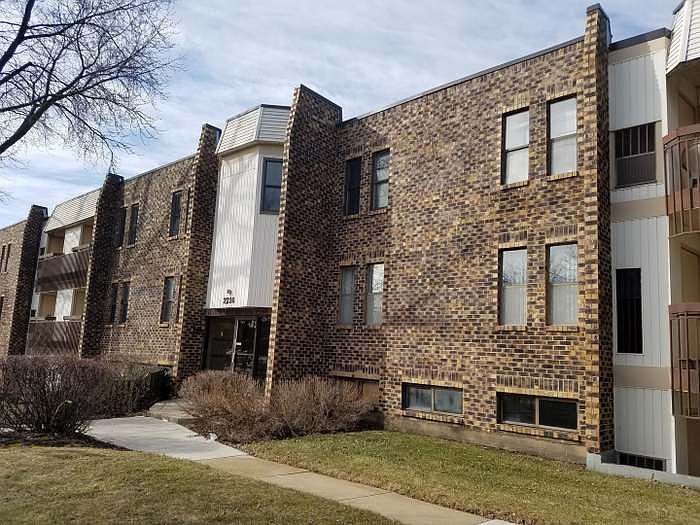 1st image of 2216 Country Club Dr APT 13
