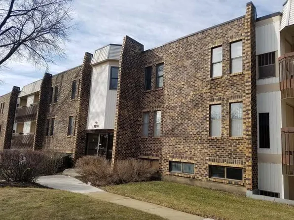 2216 Country Club Dr APT 13, Woodridge, IL 60517