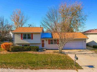 19 Edgewood Ct, Bloomington, IL 61701