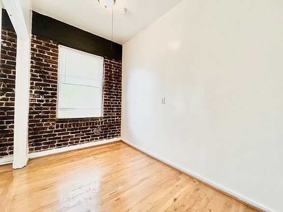 2nd image of 1055 Sanborn Ave #205