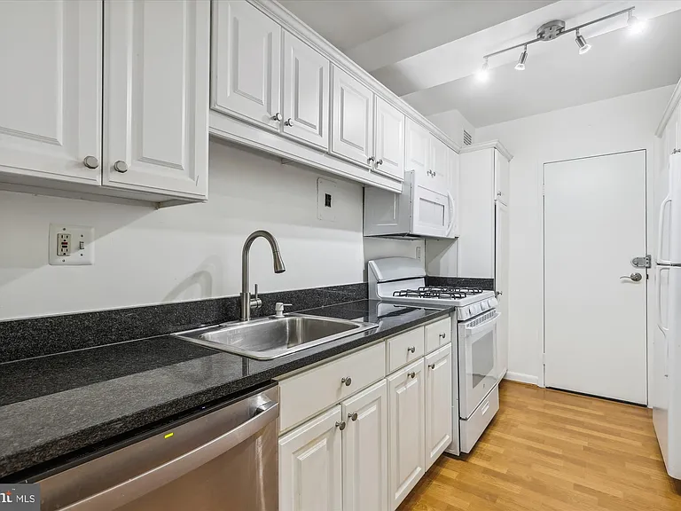 4201 Cathedral Ave NW #507W — Photo 15
