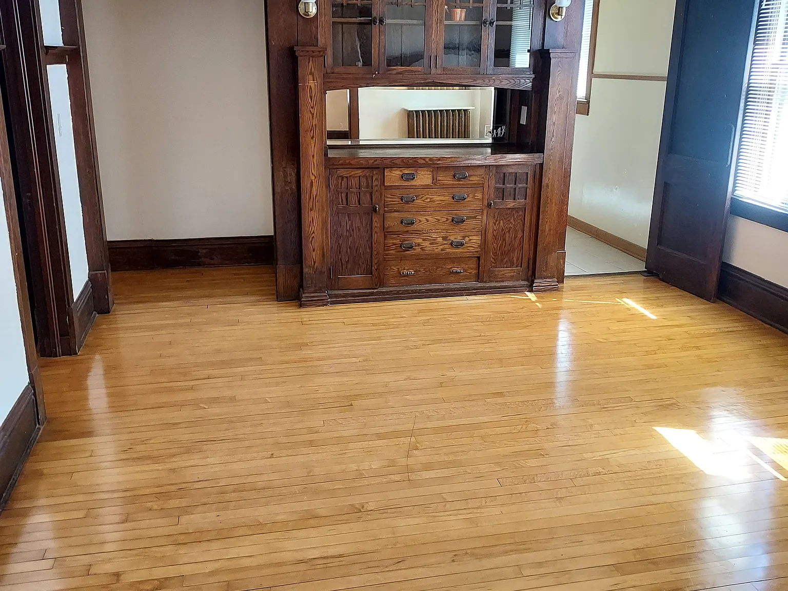 1 bed, 1100 sqft, $1,500 — Photo 2