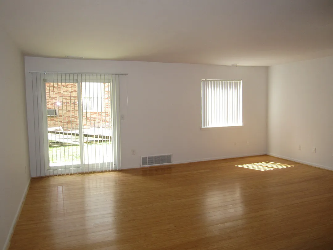 2 bed, 891 sqft, $1,525 — Photo 4