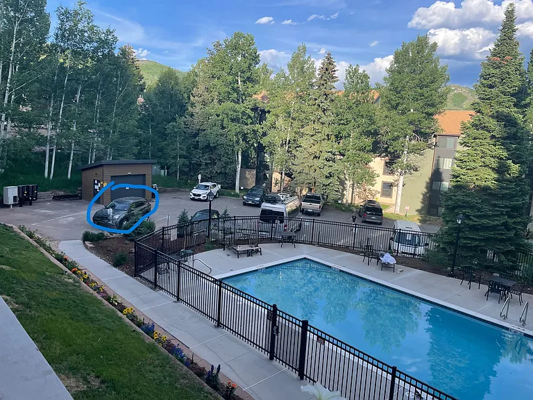 Assigned Parking Space (circled in blue) Steps to Entrance