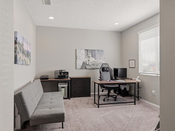 4th image of 2955 Kings Canyon Loop NE