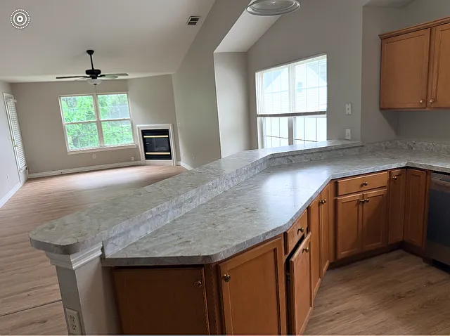 3 bed, 1700 sqft, $2,295 — Photo 4