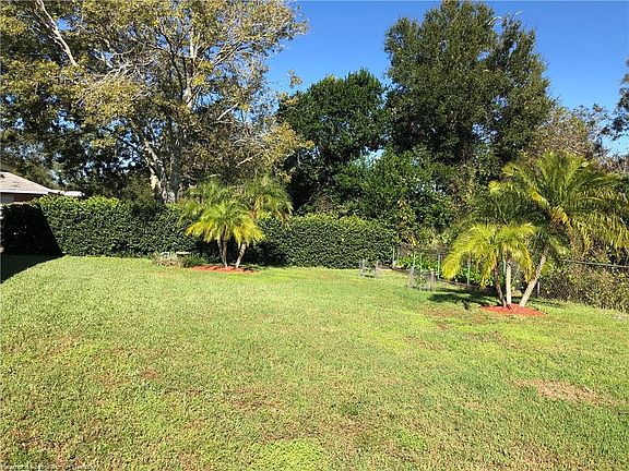 4th image of 752 Placid Lakes Blvd