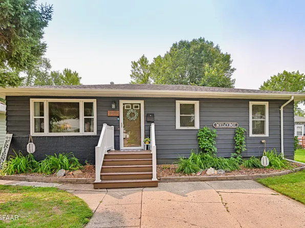 2301 7th Ave N, Grand Forks, ND 58203