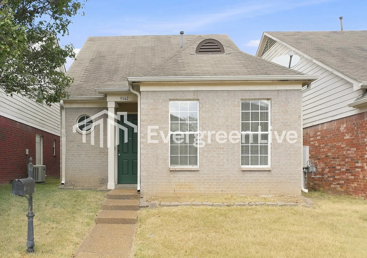 3 bed, 2.0 bath, 1663 sqft, $1,595 — Photo 1