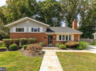 9712 Holmhurst Rd, Bethesda, MD 20817