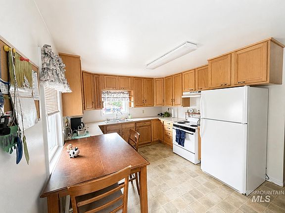 4th image of 604 8th Ave E